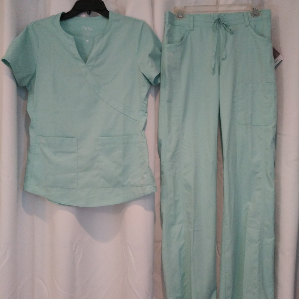 NRG BARCO Scrub Set